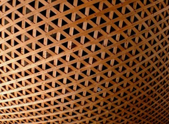 A closer look at the lattice roof of the Gifu Chuo Library.